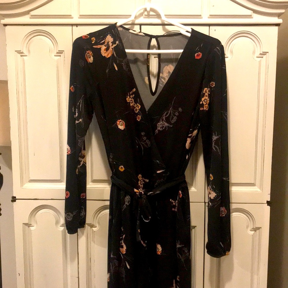Jumpsuit! Gentle floral design and POCKETS!